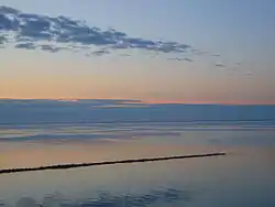 The coastline of Friedrich-Wilhelm-Lübke-Koog as seen from the Hindenburgdamm causeway
