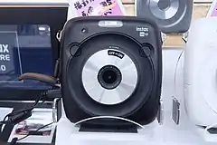 Instant camera Fujifilm Instax SQUARE SQ10.