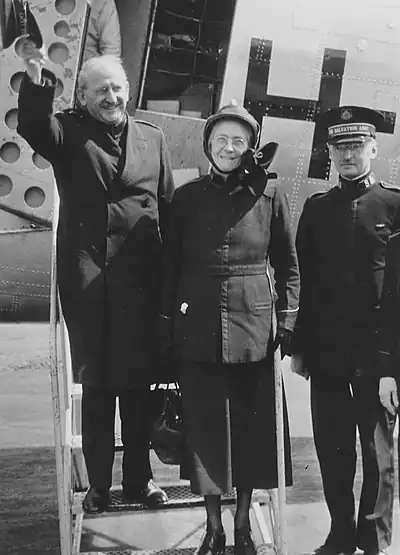 George Carpenter van het Leger des Heils met zijn vrouw, Bestanddeelnr 901-2922.jpg