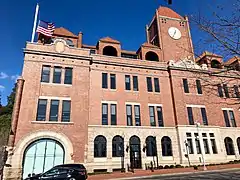 Renovations had replaced the garage's westernmost M Street door with  architectural glazing by December 2018.