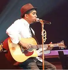 Glenn performing a tribute to Chrisye at the 2009 Java Jazz Festival.