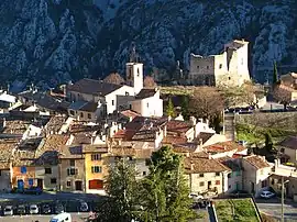 The church of Saint-Pierre in Gréolières, with the ruins of the former castle to the right
