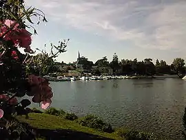 The Mayenne, the church and the port of Neuville