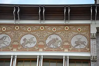 Sgraffito medallions at the top of the facade