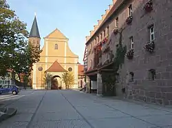 Town square with the Church of Saint John the Baptist and the town hall (right)