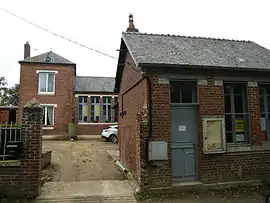 The town hall and school in Herly