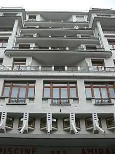 Swimming pool entrance of 13 rue des amiraux (1922-1927)