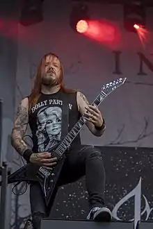 Liimatainen performing with Insomnium in 2019