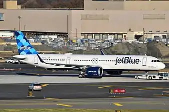 This JetBlue A321neo has all 10 available exits in Cabin Flex enabled (seating: 200, maximum: 244). EasyJet carries the same door-arrangement configuration for its A321neo fleet.