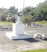 A statue of José Martí in La Luz