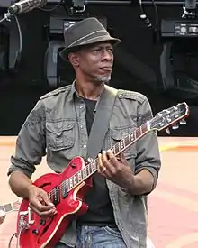 Keb' Mo' with a Hamer guitar at the Crossroads Guitar Festival, June 26, 2010