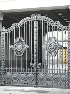 Building gates, 2009