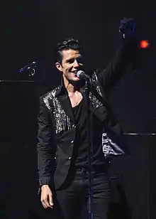 Flowers performing with the Killers in 2017
