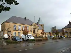 The town hall in Le Chesne