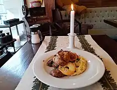 "Liver Berlin Style" (Veal liver with apples and onions)