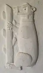 The bear and ragged staff, the symbol of the Earl of Leicester