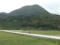 In the country north of Luxi town