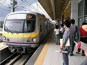 A Line 2 train at Santolan station
