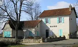 The town hall in Couzou