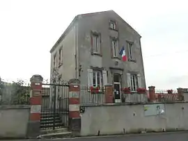 The town hall in Saint-Yvoine