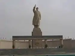 Mao statue in the city square of Kashgar.