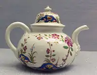 Teapot, 1718–20, with "Oriental" flowers