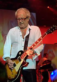 Jones performing with Foreigner at VMworld, San Francisco, 2 September 2009