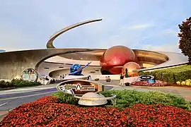 Curvatures and planetary figures of Mission: Space Pavilion