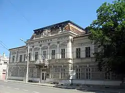Câmpulung County prefecture building of the interwar period, currently used as a museum.