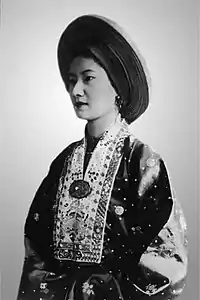 Image 9Empress Nam Phương wearing áo nhật bình and khăn vành dây (from Culture of Vietnam)