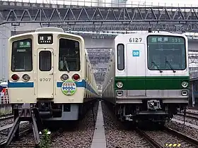 9000 series (left) with "Sayonara" headboard on May 13, 2006