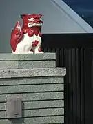 A closed-mouth (left-side) shisa.