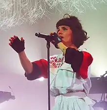 Olivia Merilahti with The Dø in a concert in Morlaix, 2015.