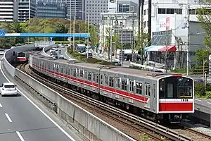 Midōsuji Line 10 series EMU in April 2018