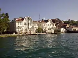 A group of seaside residences in Paşabahçe