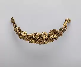 French gilt bronze festoon, 18th century, in the Metropolitan Museum of Art