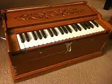 Portable harmonium: Indian harmonium or Guide-chant&nbsp;[fr]