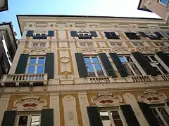 Façade in Piazza Inferiore di Pellicceria