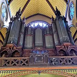 The grand organ on the tribune