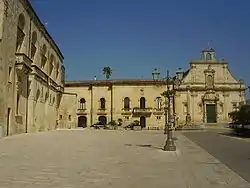 Piazza del Popolo (main square)