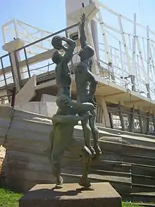  Basketball players sculpture in Wingate Institute by Daniel Baharier
