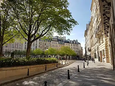 Place dauphine, north side