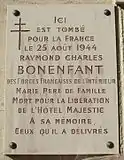 Plaque commemorating Raymond Bonenfant, who was killed at 17 rue Galilée in the battle for the nearby Hotel Majestic