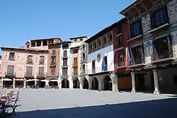 Main Square, Graus
