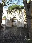 Porta de Alcáçova or de São Jorge (Alcaçova or St. George Gate), the main citadel gate.
