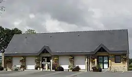 The town hall in Quéménéven