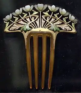 Comb of horn, gold, and diamonds by René Lalique (c. 1902) (Musée d'Orsay, Paris)