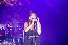 Roberta Faccani singing with Matia Bazar (2007)
