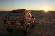 A Fiat Panda 4×4 is awaiting the morning start at one of the Mauritanian camps of the rally.