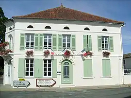 The town hall in Saint-Bonnet-sur-Gironde